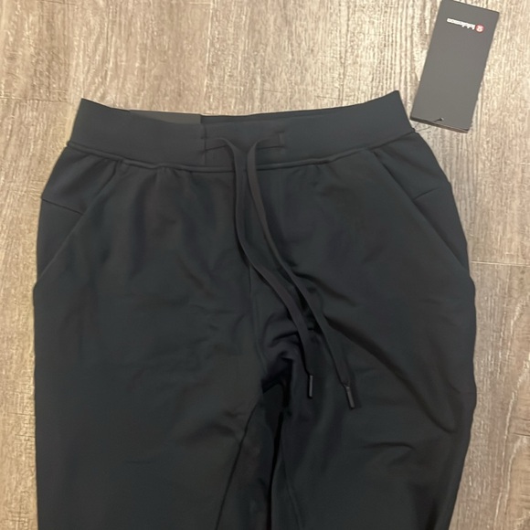 City Sweat Jogger
Shorter 27” - Picture 8 of 10